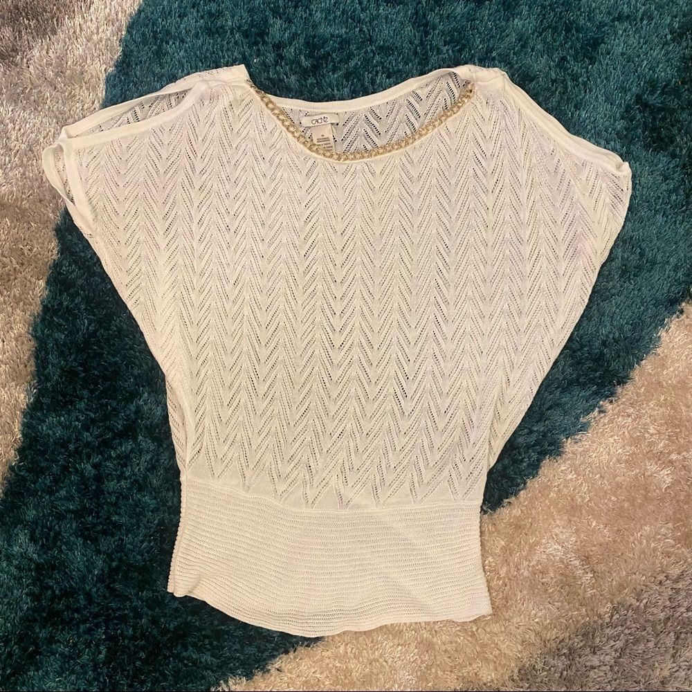 Caché | White lace short sleeve gold chain top | XS